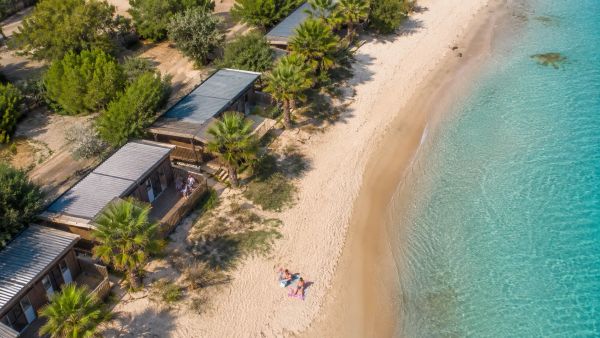 Où camper en bord de mer Méditerranée à prix mini ?